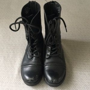 Black Steve Madden combat boots
